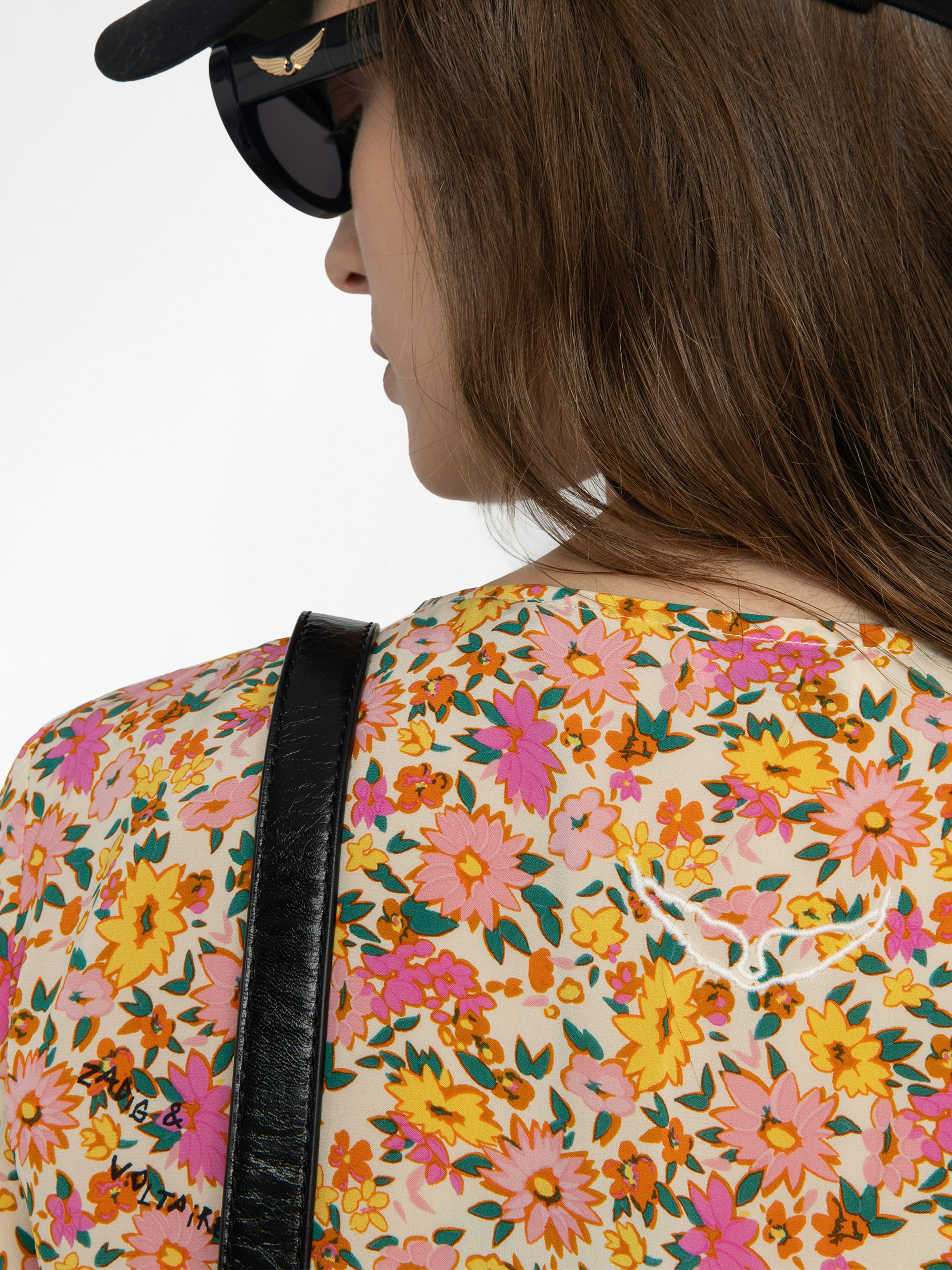 Terzo Top - Printed viscose top with laced neckline, metal wings and short sleeves.